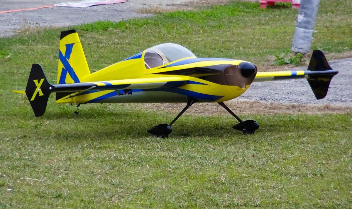 Extreme Flight Slick 580 EXP - Yellow/Blue 1.87m 74 inches