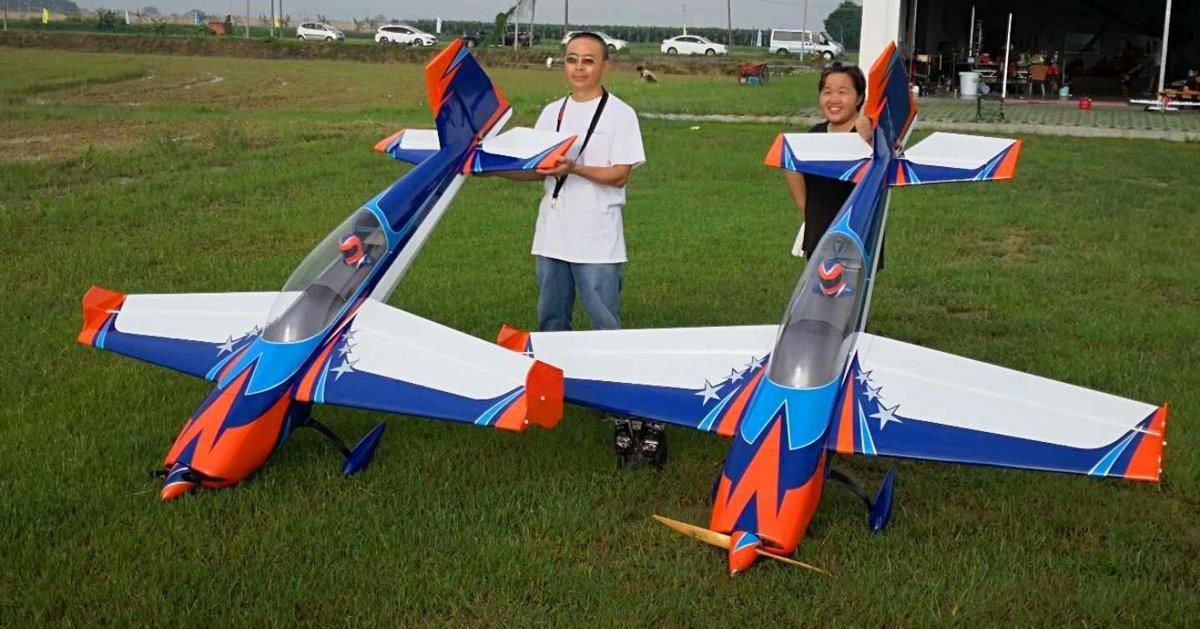 Extreme Flight Extra 300 EXP - Blue/Orange/White 2.15m 85 inches - 3