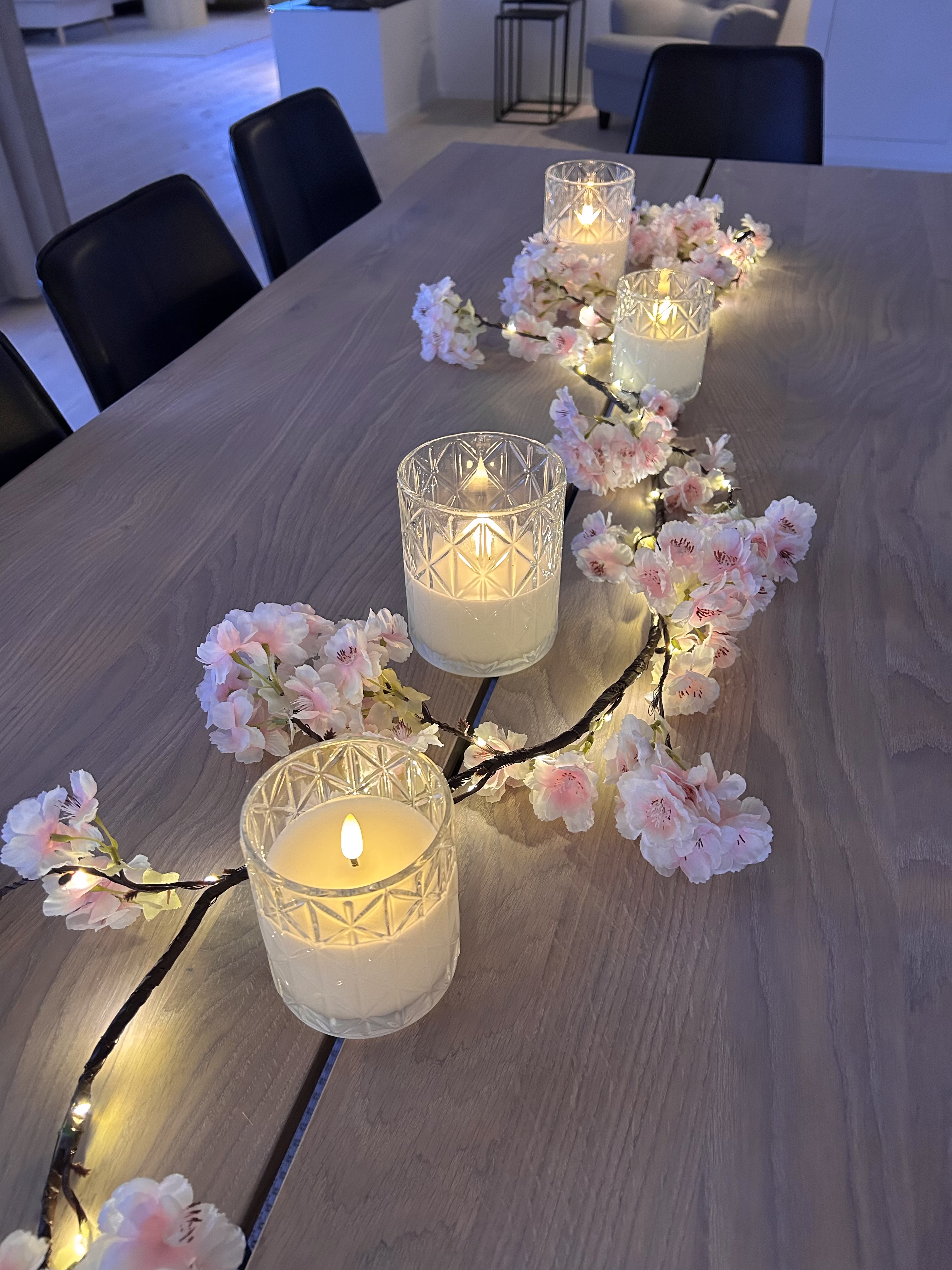Blockljus i glas med rutmönster 12,5 cm. Batteriljus med timer och LED