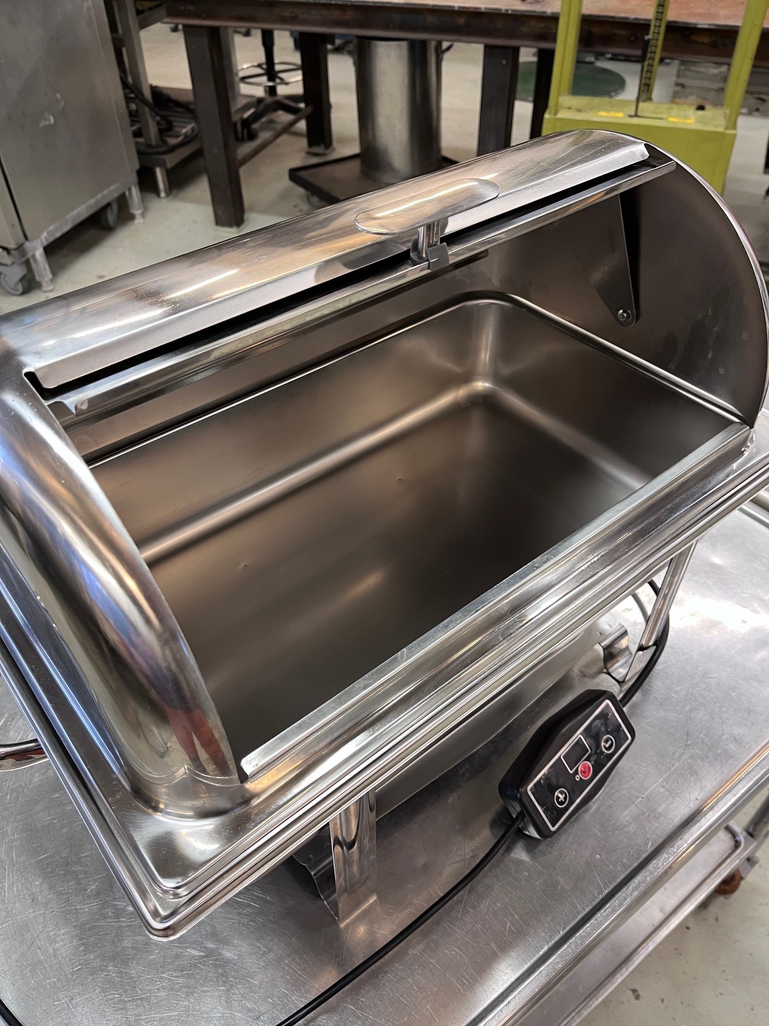 Chafing dish för GN 1/1med roll top  - 2