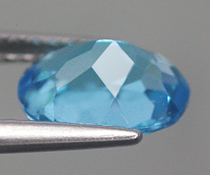 Impresionante piedra preciosa de topacio azul suizo natural de talla ovalada de 1,67 ct - 2