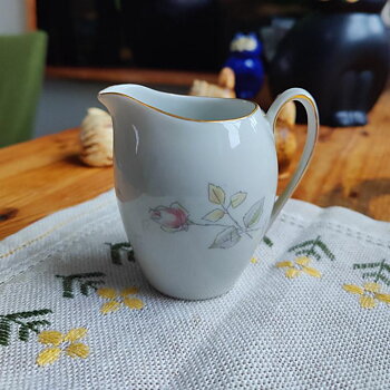 Gräddsnäcka med rosa rosdekor från Winterling 