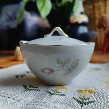 Sockerskål med rosa rosdekor från Winterling 