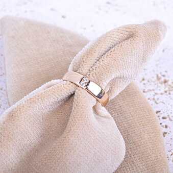 Ring 18k gold with diamonds across, Vintage