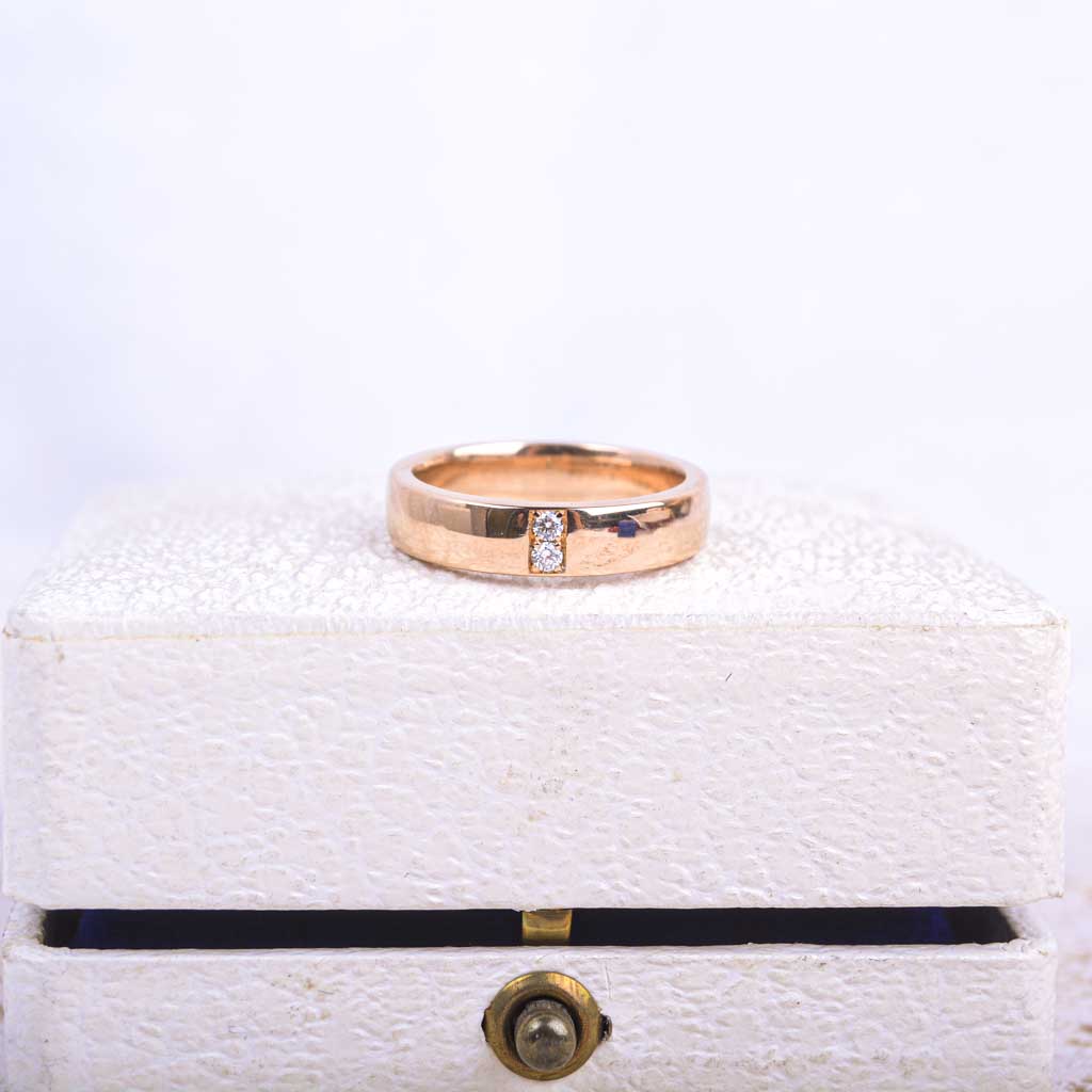 Ring 18k gold with diamonds across, Vintage