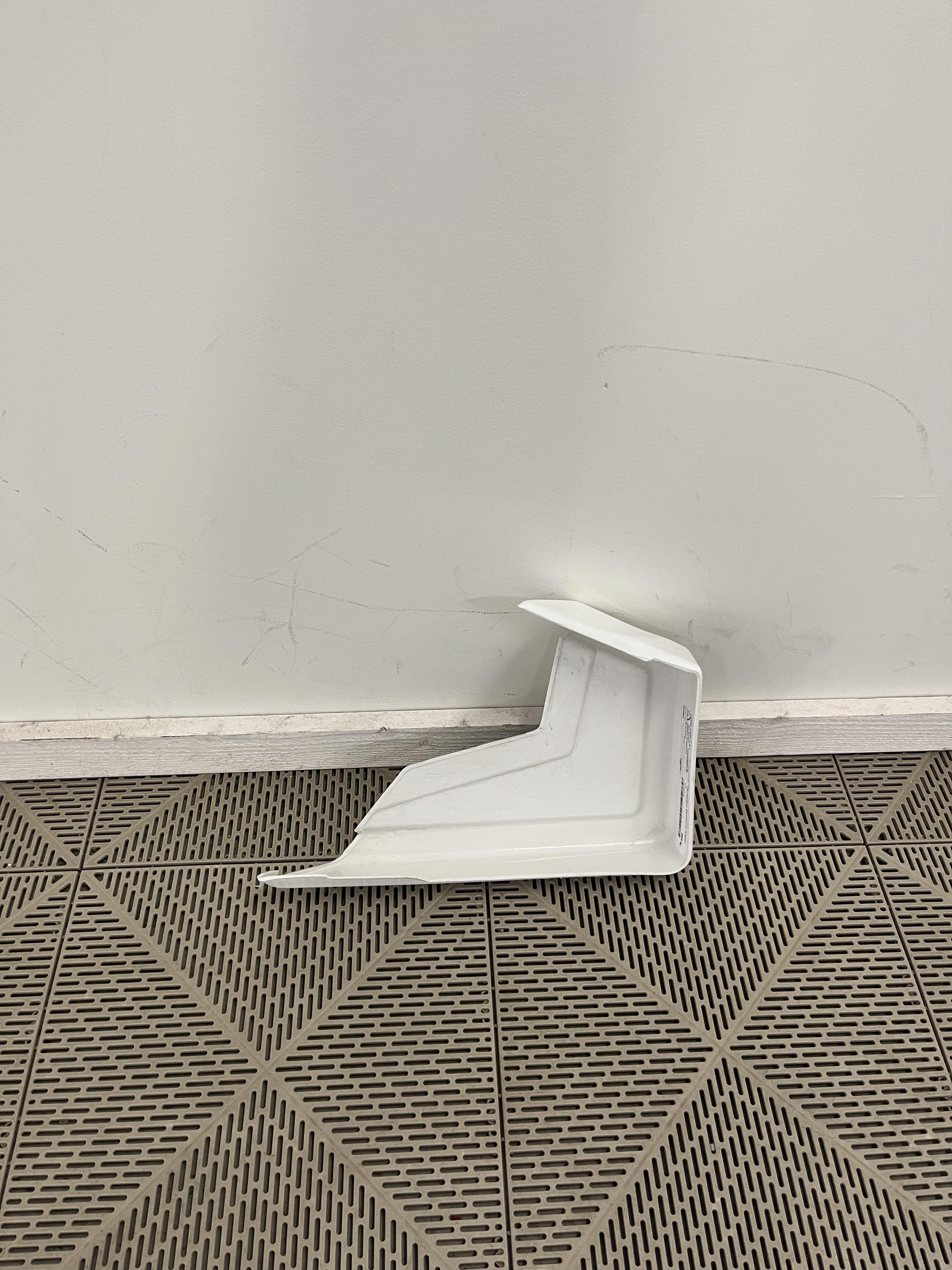 Täckplast till framhörn höger - 2