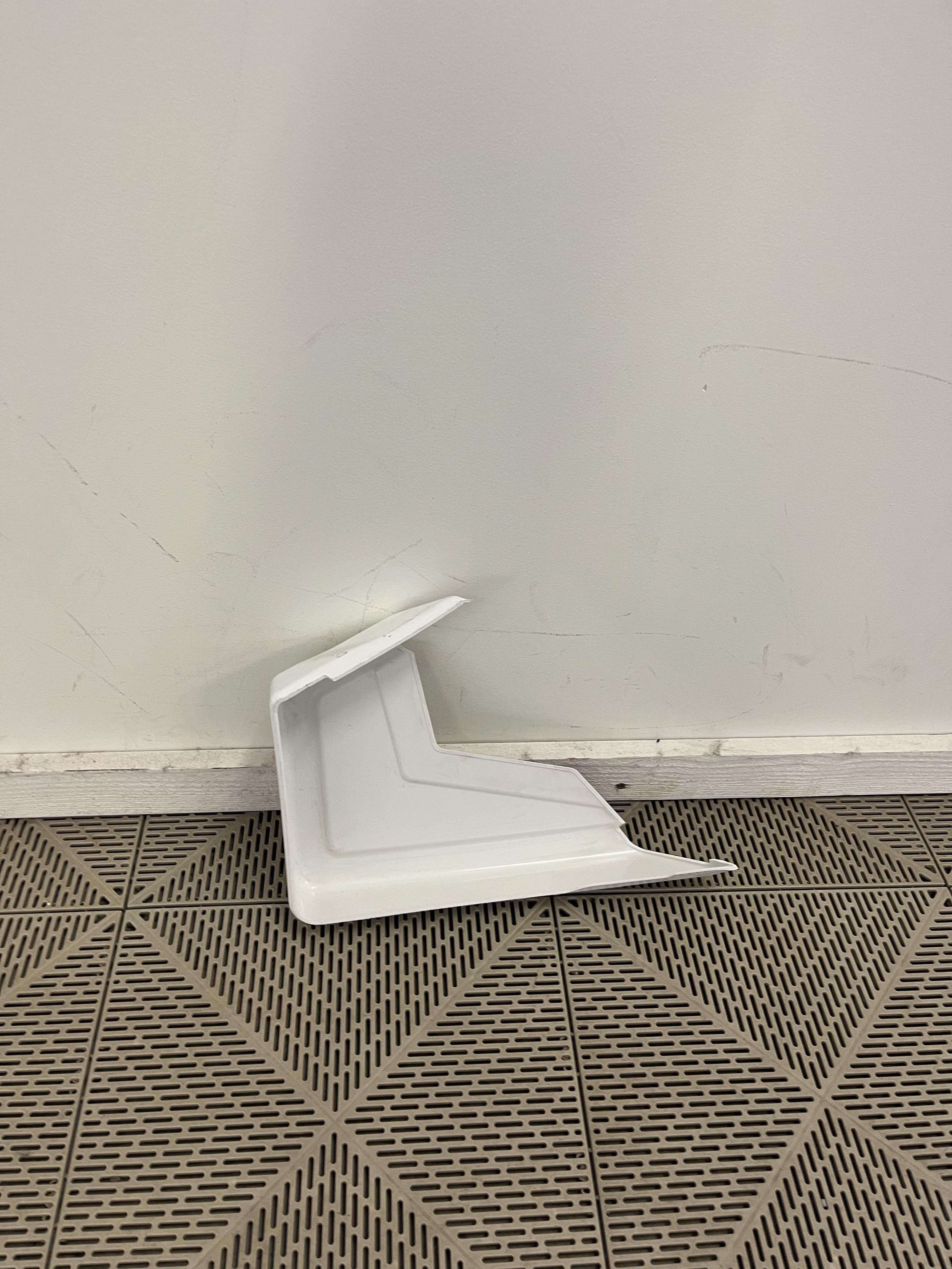 Täckplast framhörn vänster - 2