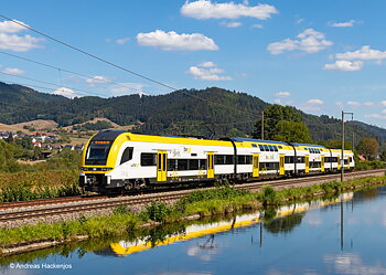 Motorvagnståg Desiro HC bwegt
