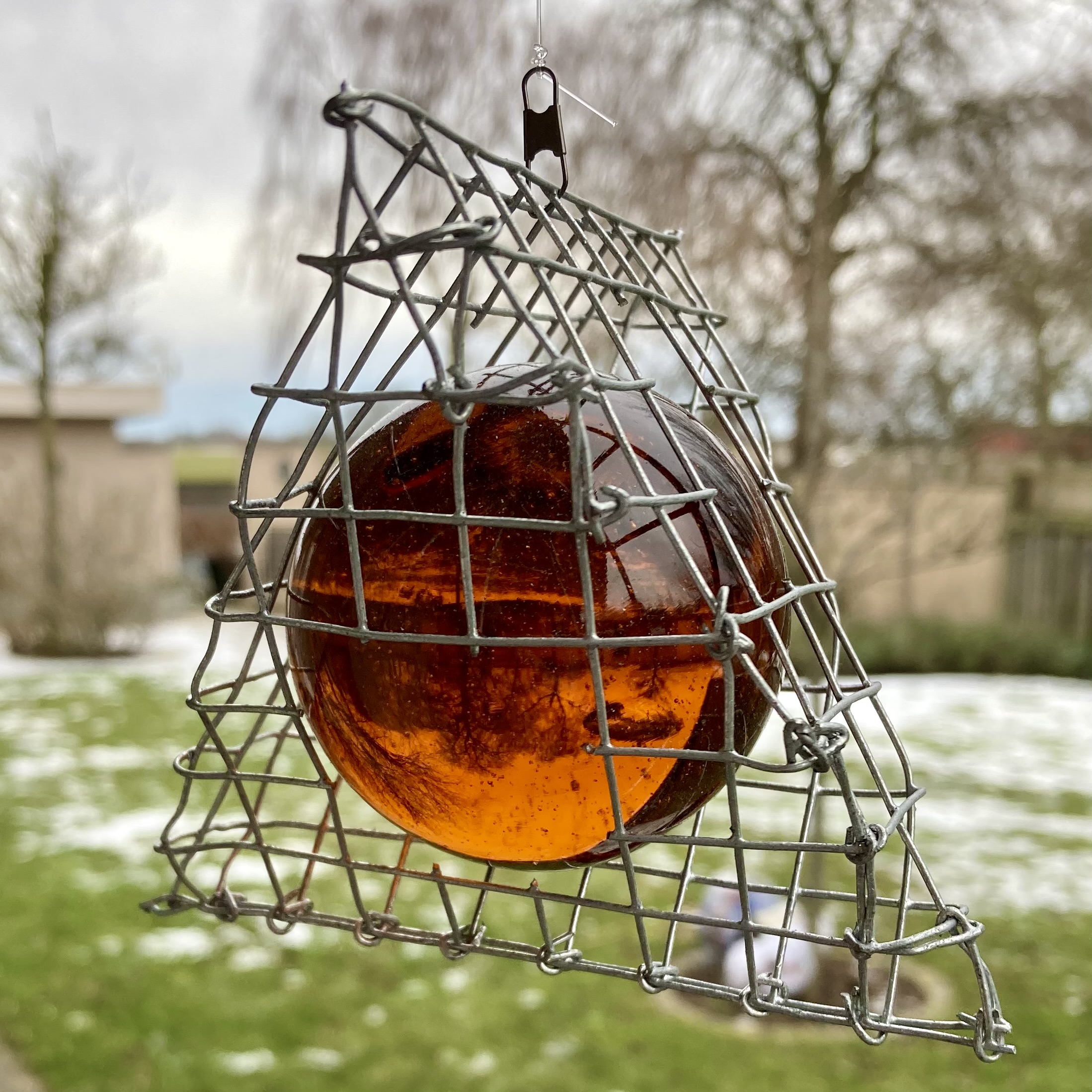 Bärnsten I Tetraeder 60 mm