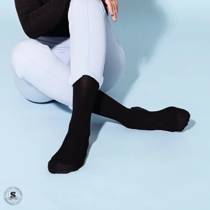 Yksiväriset mustat tukisukat, villaa - 4