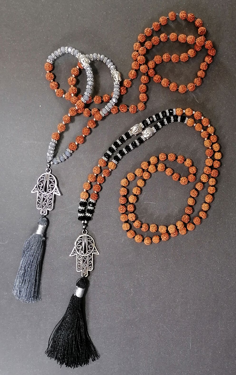 Mala halsband - Rudraksha med Buddha och Hamsas (Fatimas Hand)