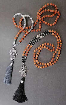 Mala halsband - Rudraksha med Buddha och Hamsas (Fatimas Hand)