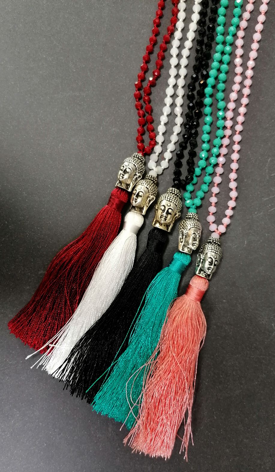 Halsband / Mala - med zirkon pärlor, Buddha och Tofs