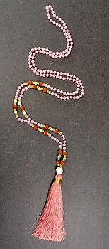 Halsband / Mala - med zirkon pärlor, Rudraksha, Howlit och Tofs