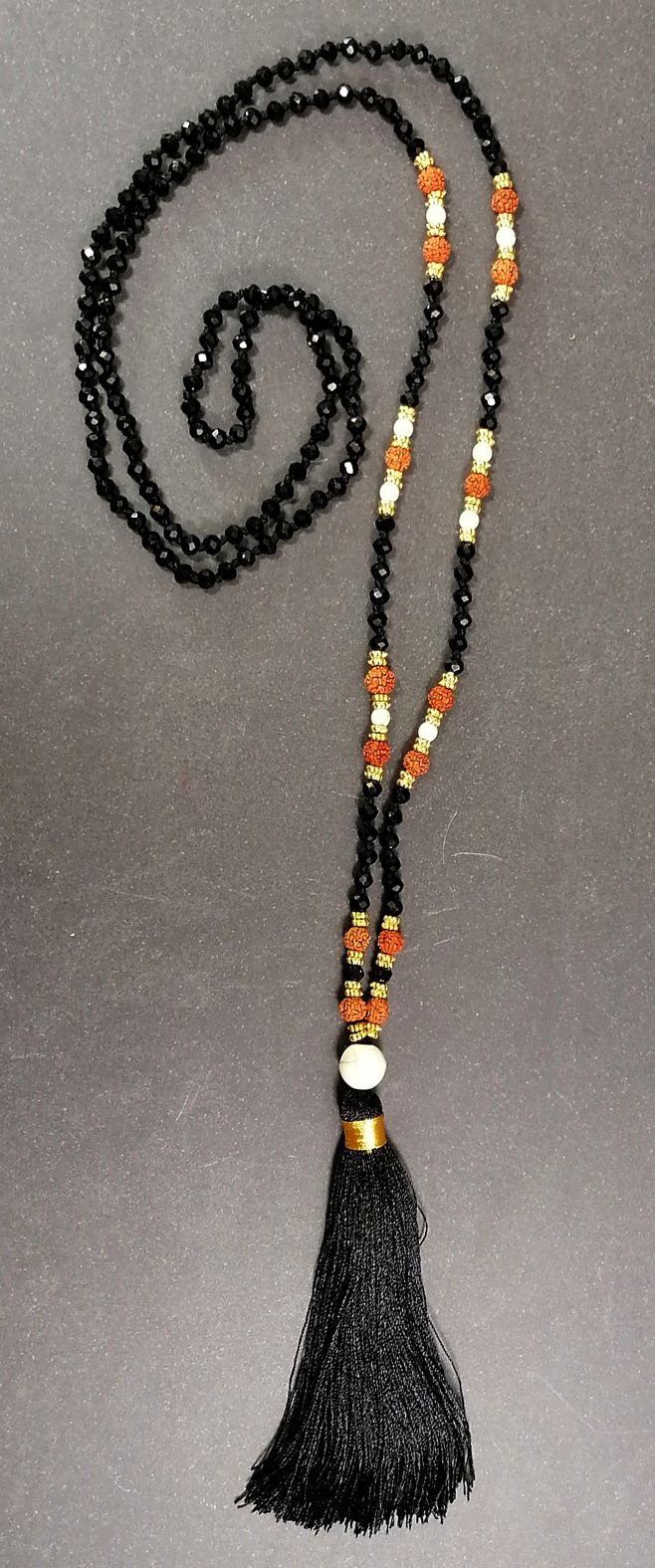 Halsband / Mala - med zirkon pärlor, Rudraksha, Howlit och Tofs - 3