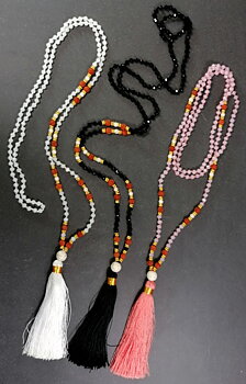 Halsband / Mala - med zirkon pärlor, Rudraksha, Howlit och Tofs