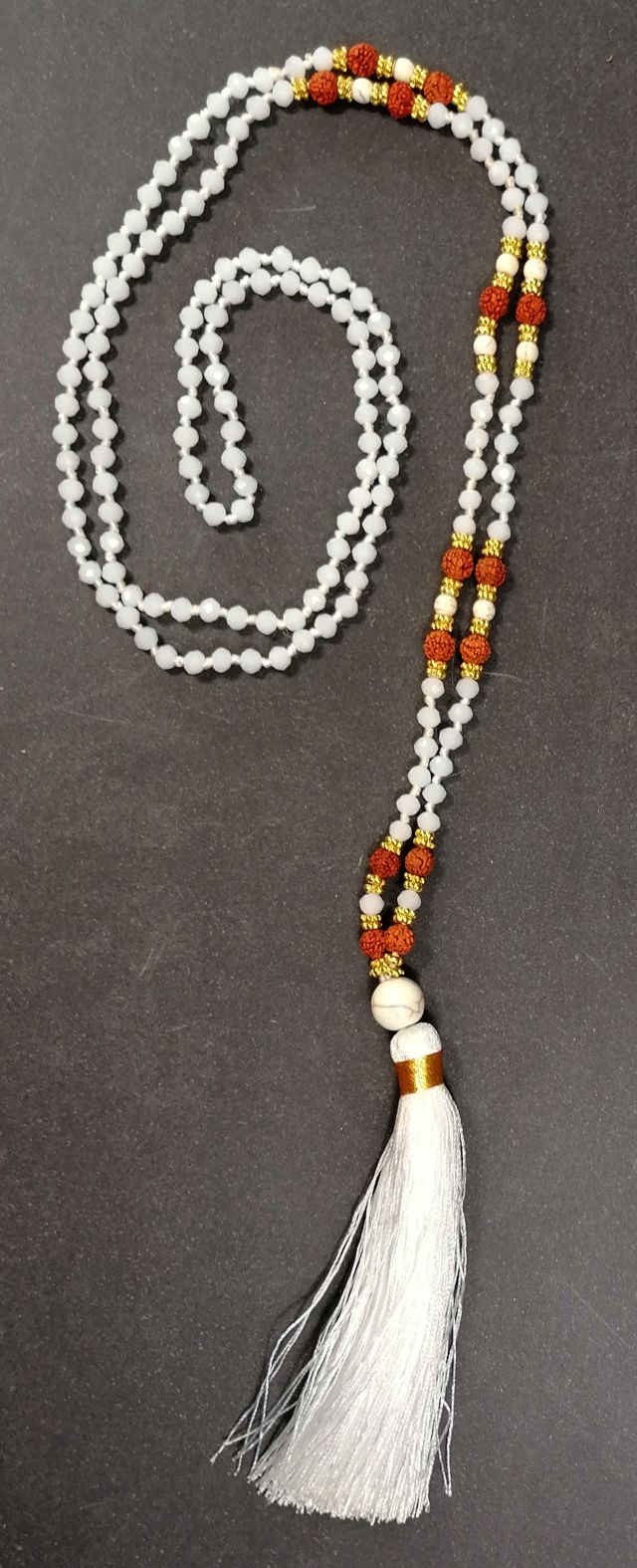 Halsband / Mala - med zirkon pärlor, Rudraksha, Howlit och Tofs - 4