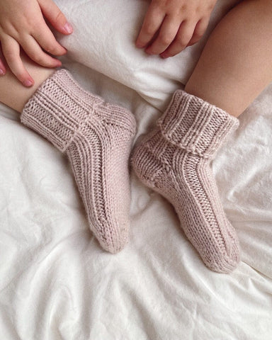 Garn-kit: Sunday socks junior - Garn och PetiteKnit mönster