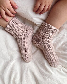 Garn-kit: Sunday socks junior - Garn och PetiteKnit mönster
