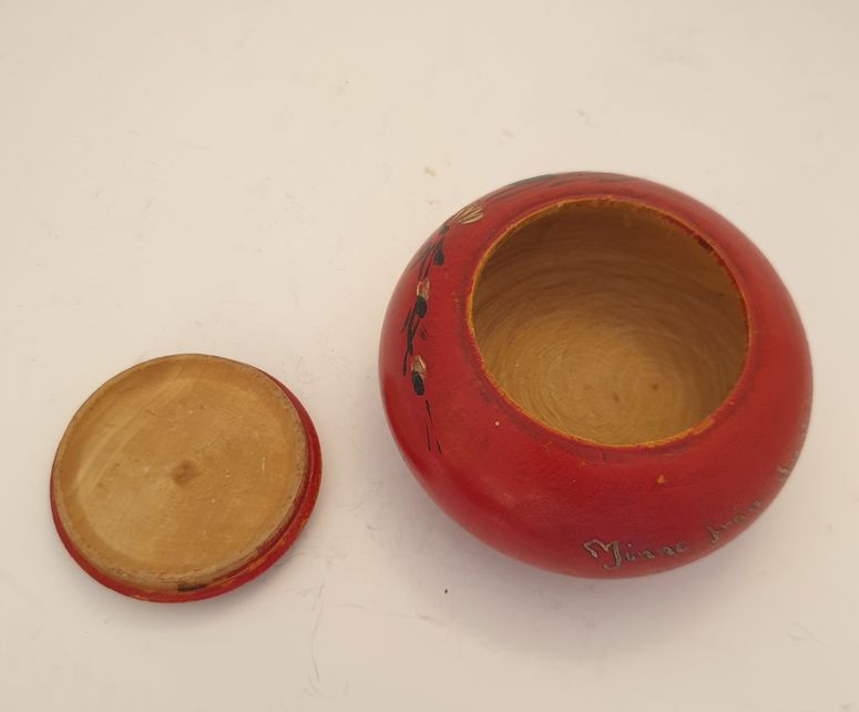 Landskrona souvenir turned box - 2