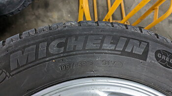 195/65R15 Komplett hjul, Toyota original. Michelin sommardäck
