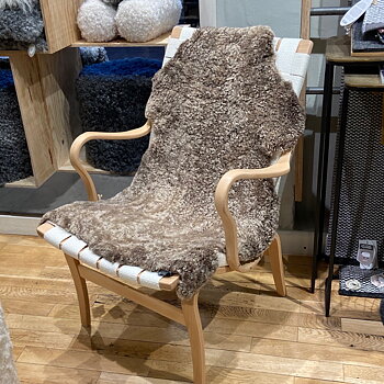 Fåtölj Eva med fårskinn