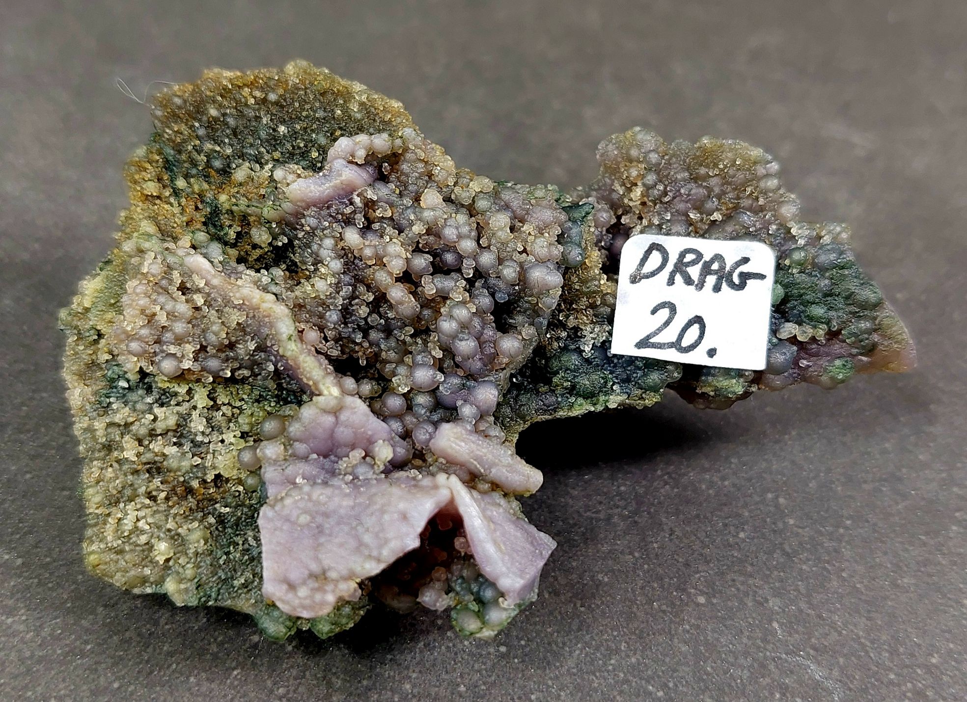 Druvagat/Grape Kalcedon Kluster - 20