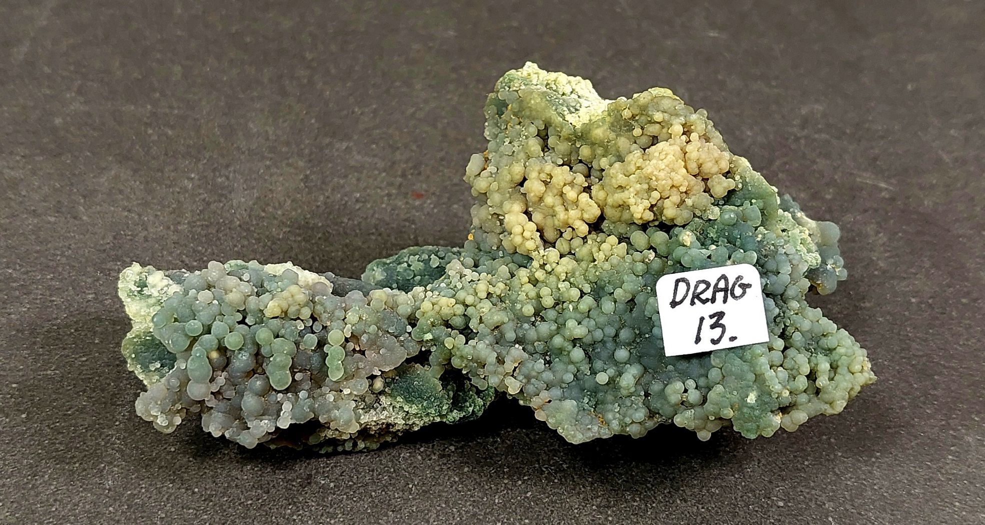 Druvagat/Grape Kalcedon Kluster - 13