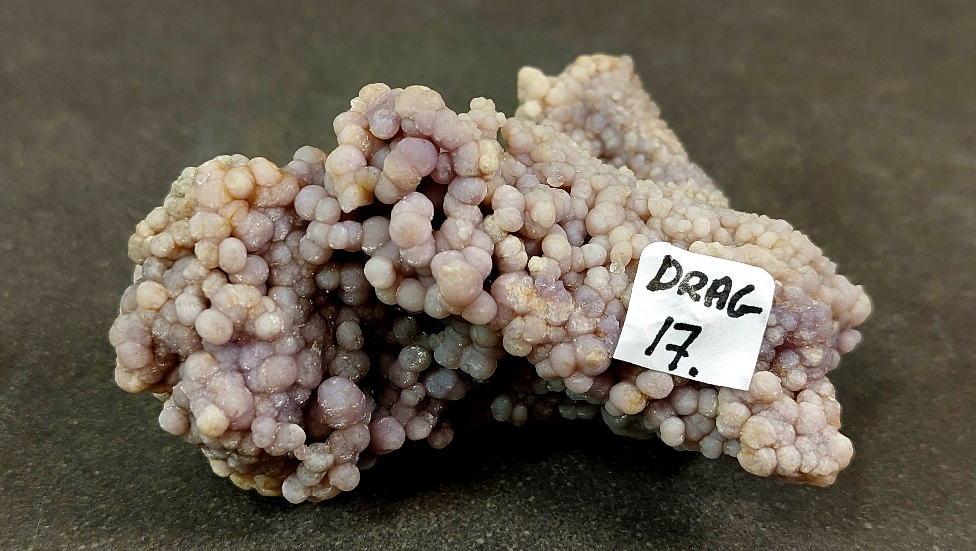 Druvagat/Grape Kalcedon Kluster - 17