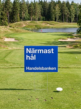 Skylt "Närmast hål"