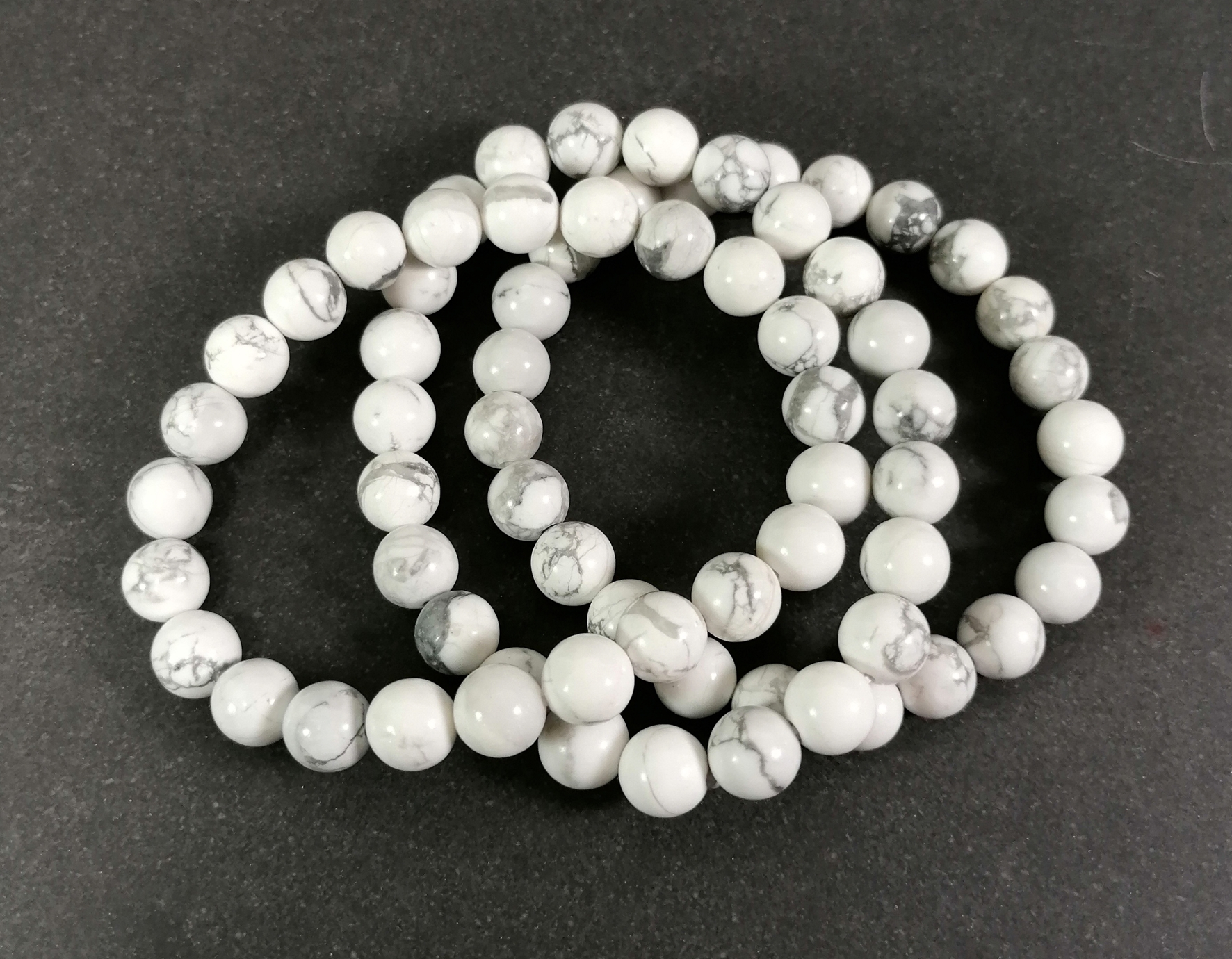 Stenarmband med 8mm pärlor - Howlit
