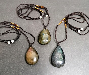 Droppformat Halsband i Labradorit