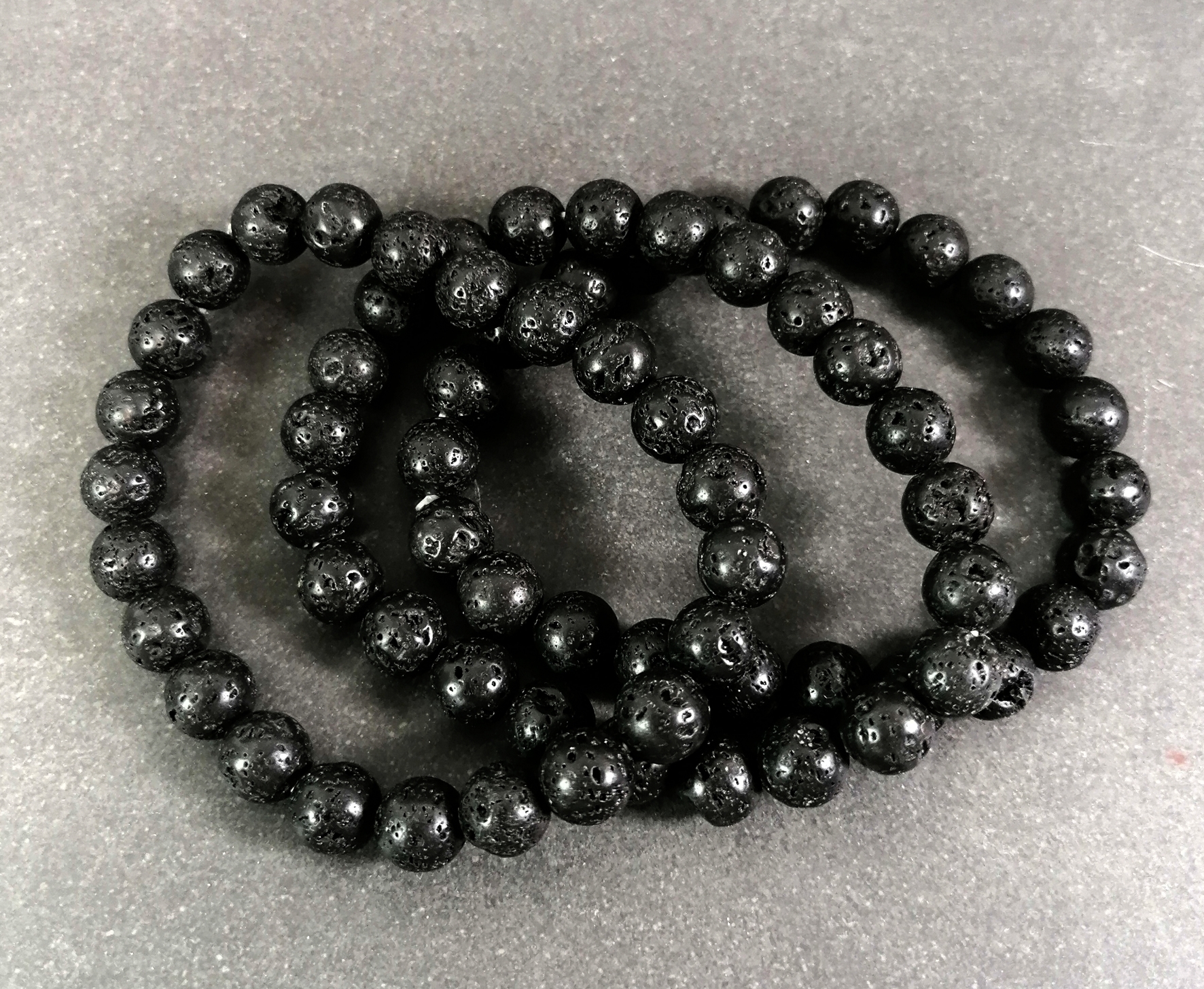 Stenarmband med 8mm pärlor - Lavasten