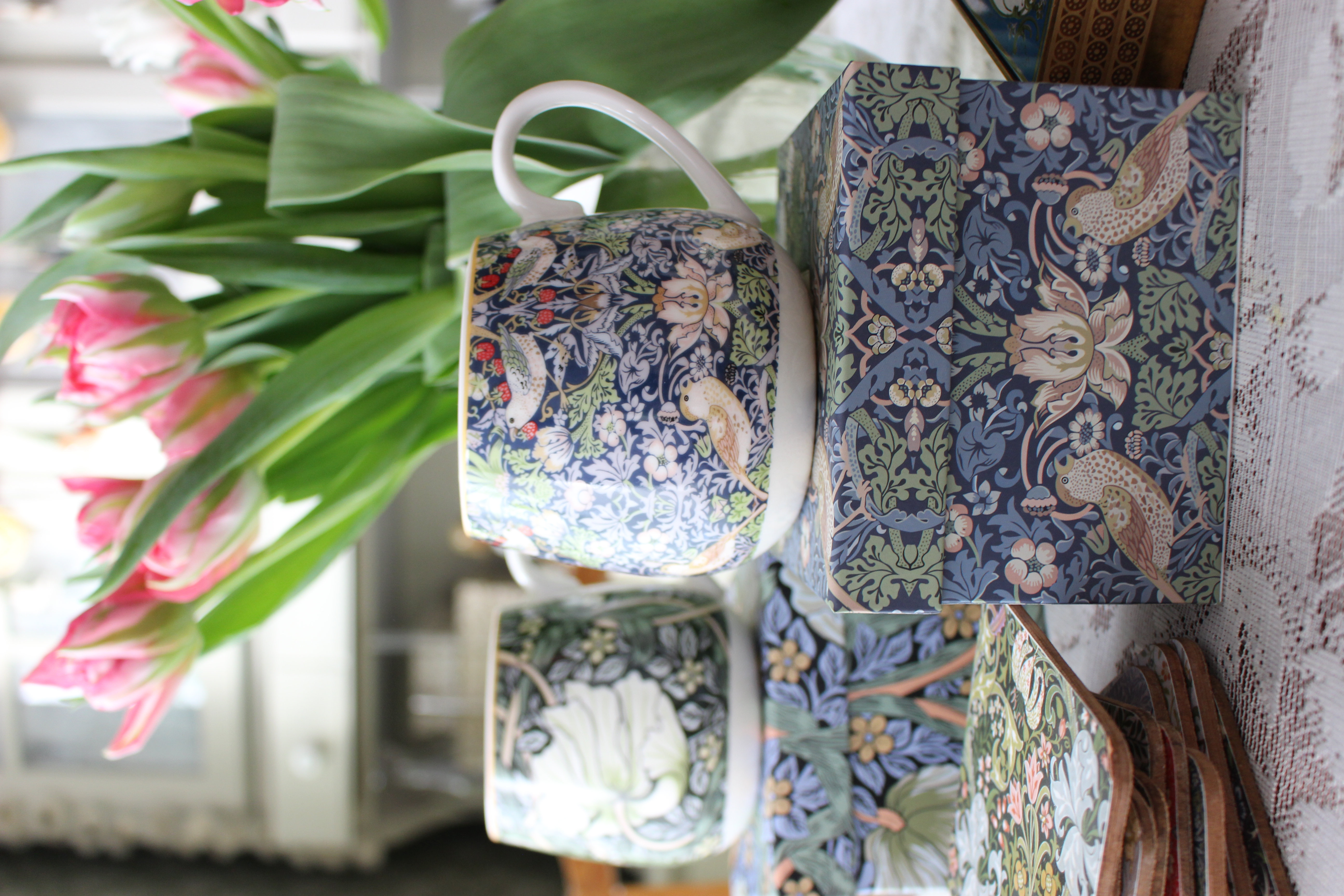 William Morris mugg, Strawberry Thief Blue 