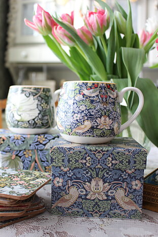 William Morris mugg, Strawberry Thief Blue 
