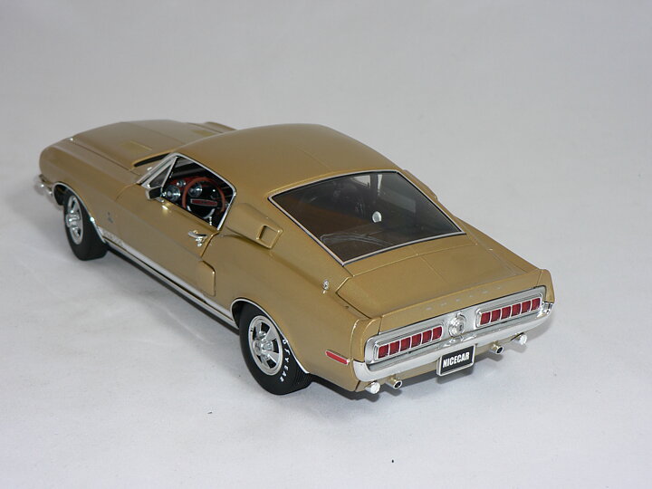 Ford Mustang  GT 390   1:18  Auto Art