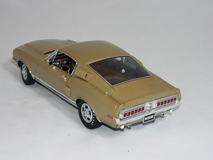 Ford Mustang  GT 390   1:18  Auto Art