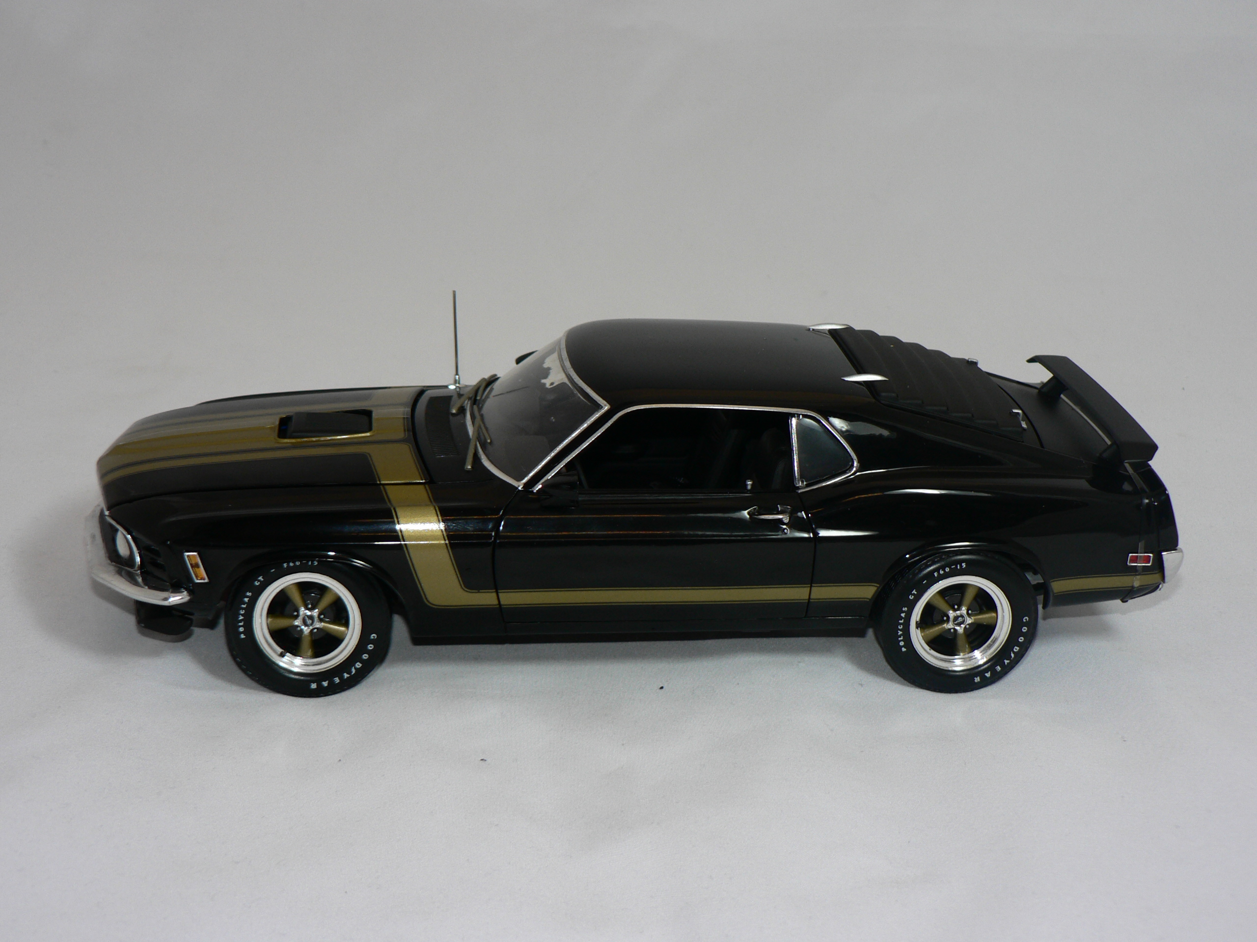 Ford Mustang  Boss 302   1970  1:18  Higway 61 - 5