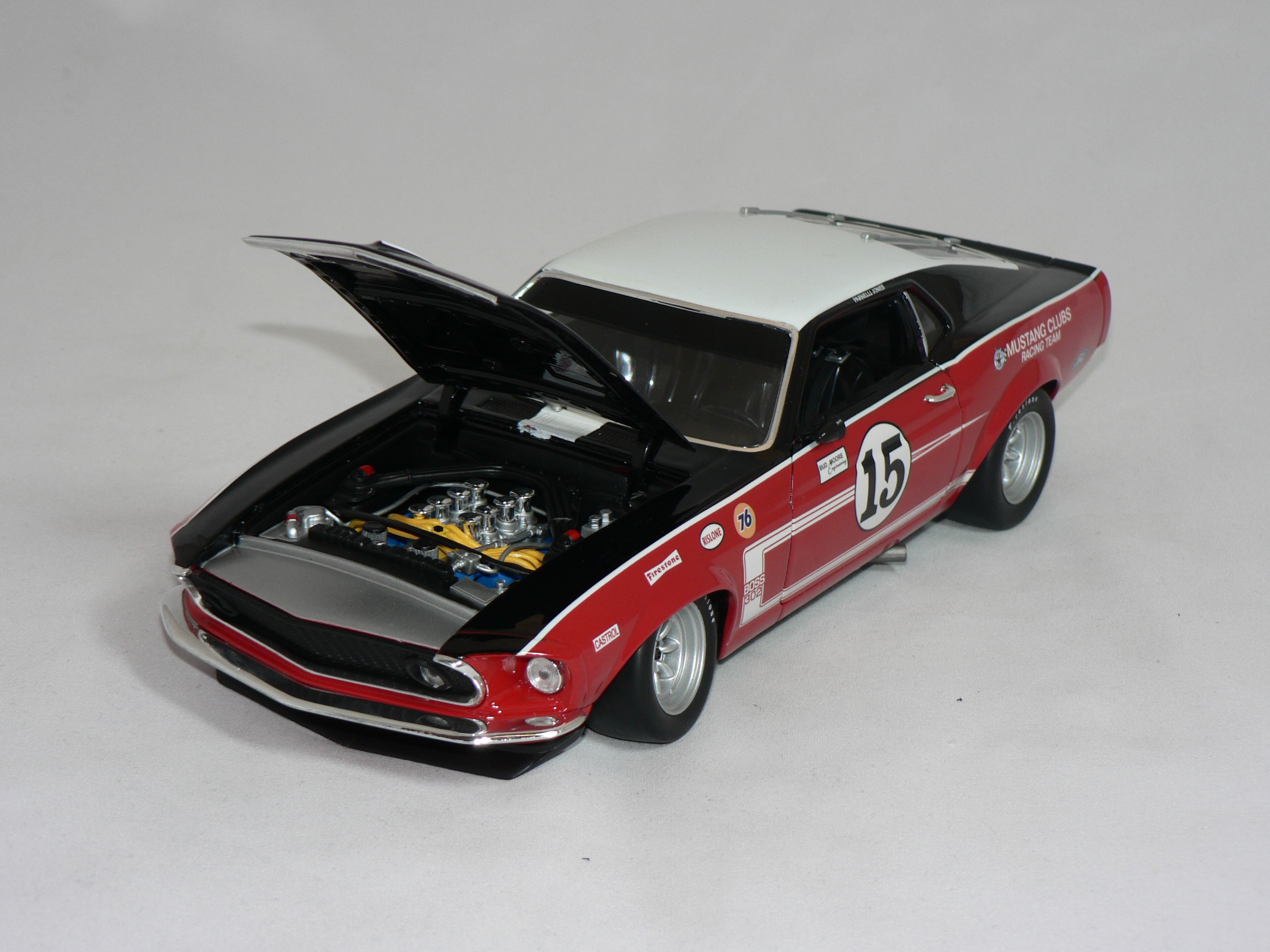 Ford Mustang  Boss 302   1969  1:18  Welly  ( #15 Parnelli Jones Trans AM ) - 2