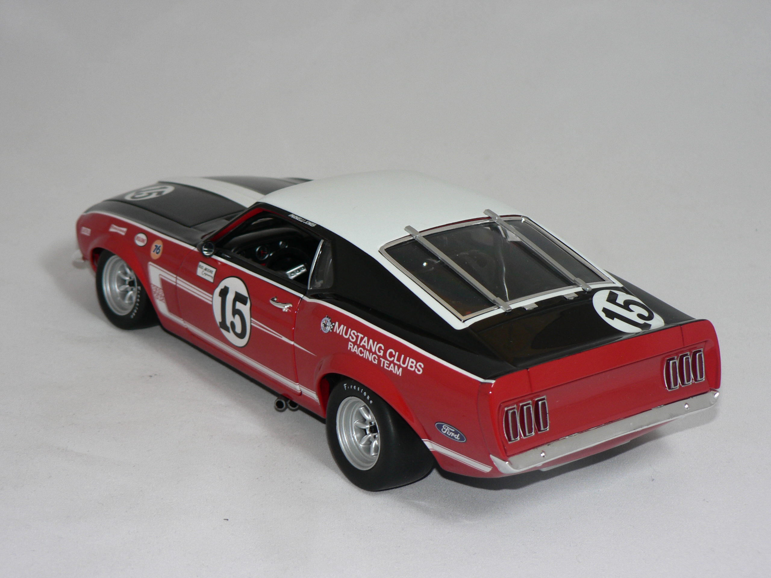 Ford Mustang  Boss 302   1969  1:18  Welly  ( #15 Parnelli Jones Trans AM ) - 3