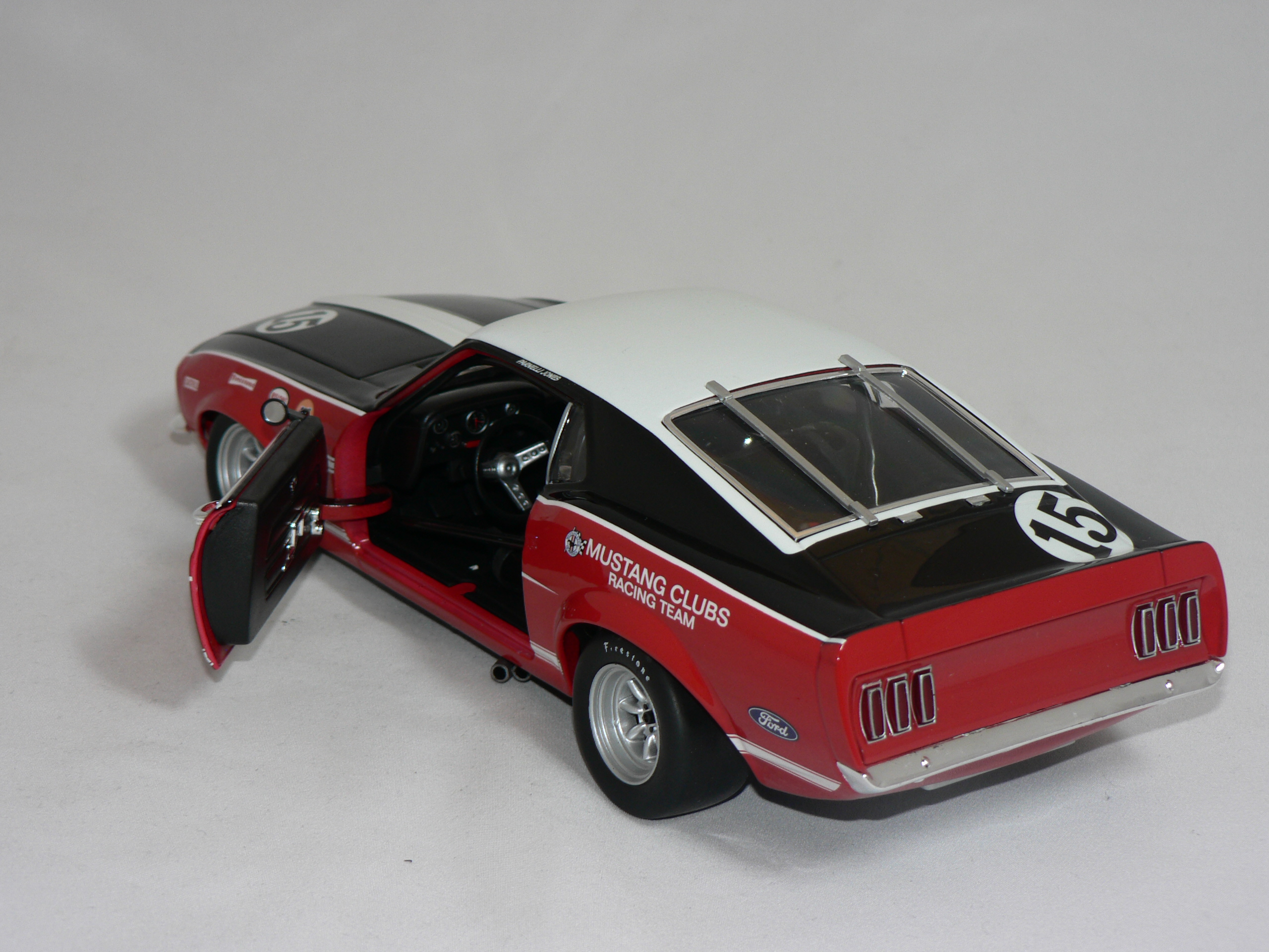 Ford Mustang  Boss 302   1969  1:18  Welly  ( #15 Parnelli Jones Trans AM ) - 4