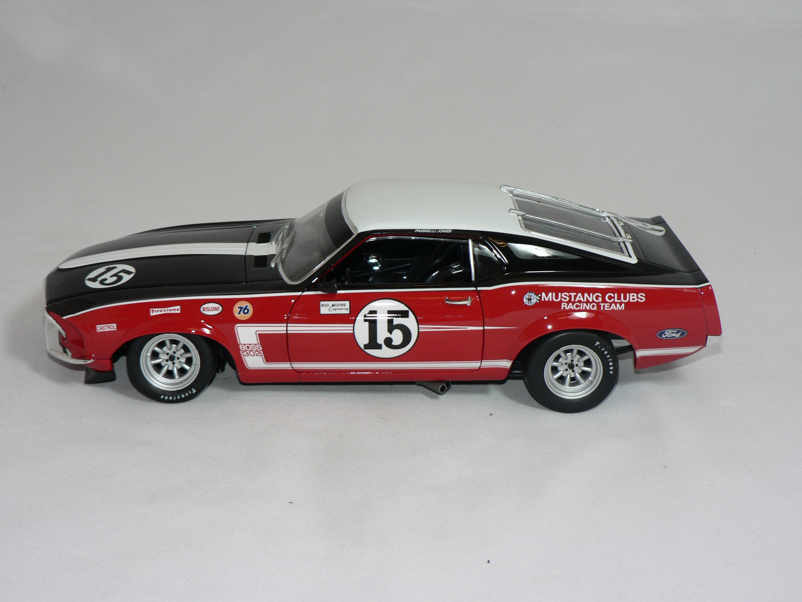 Ford Mustang  Boss 302   1969  1:18  Welly  ( #15 Parnelli Jones Trans AM ) - 5
