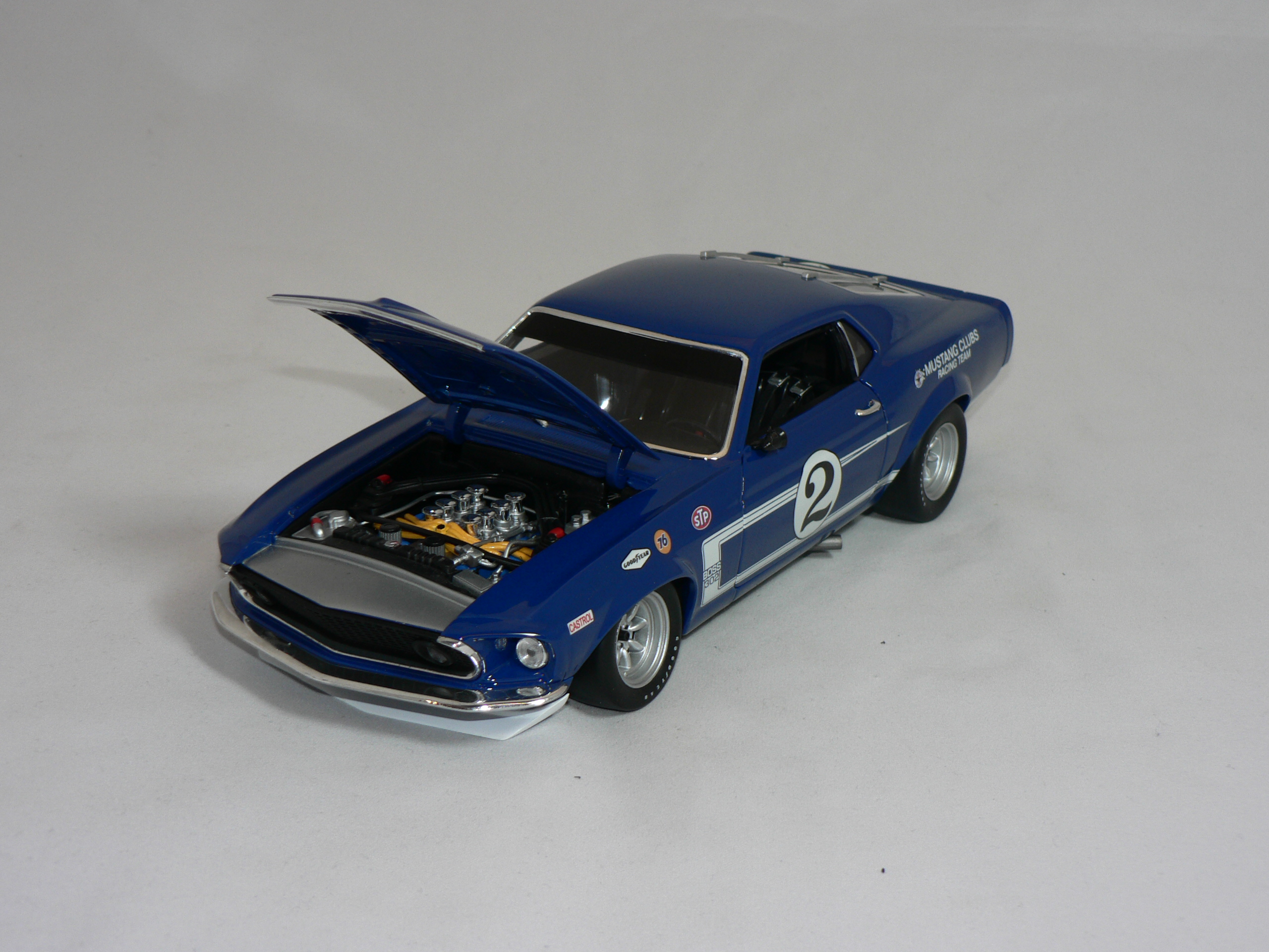 Ford Mustang  Boss 302   1969  1:18  Welly  ( #2 Dan Gurney Trans AM ) - 2