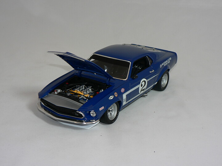 Ford Mustang  Boss 302   1969  1:18  Welly  ( #2 Dan Gurney Trans AM )