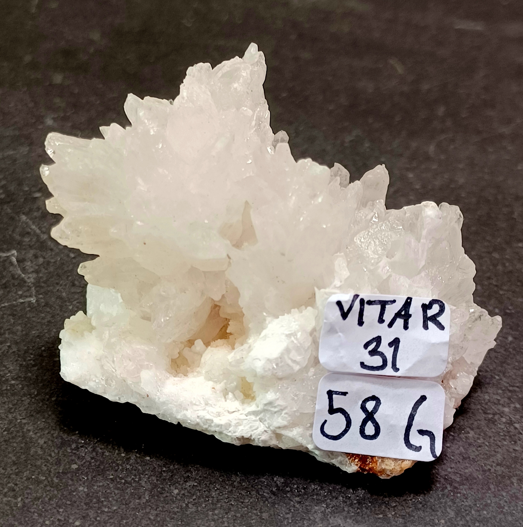 Vit Aragonit Kluster (Grottkalcit) -  VITAR31