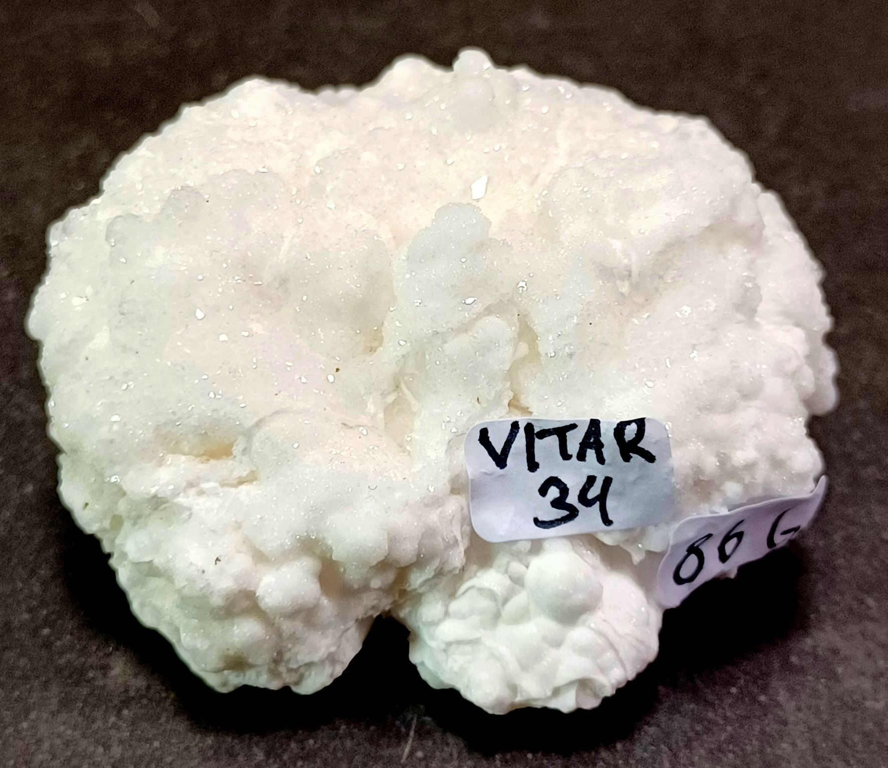 Vit Aragonit Kluster (Grottkalcit) -  VITAR34