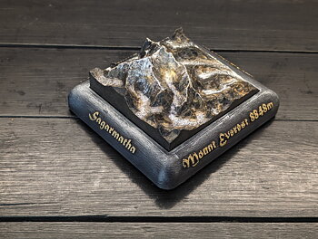 Handmålad 3D modell av Mount Everest  [S]