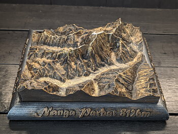 Handmålad 3D modell av Nanga Parbat - Tribut till Buhl & Messner