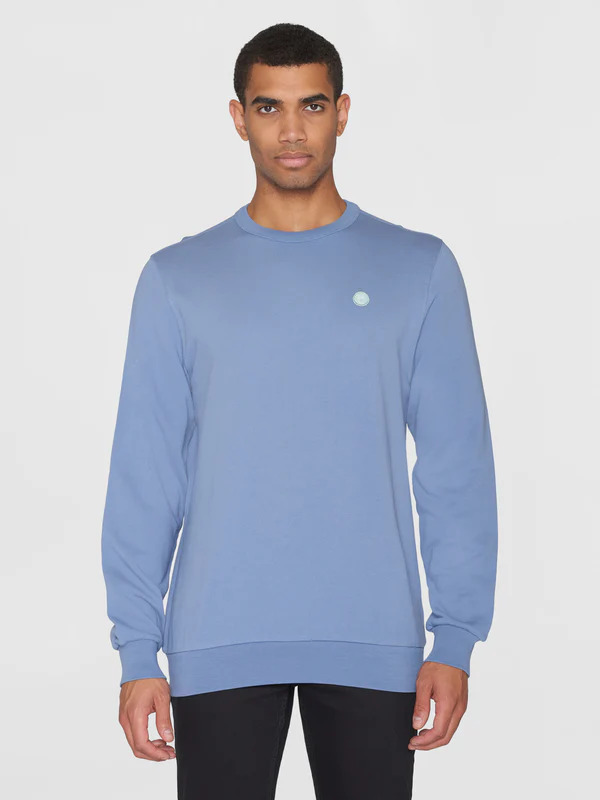 Knowledge Cotton Apparel ERIK Basic Badge Sweatshirt Moonlight Blue