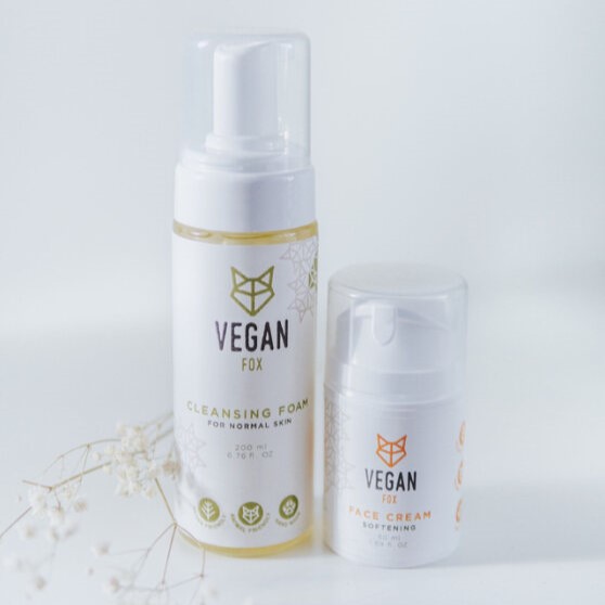 Vegan Fox bild på cleanser foam och face cream